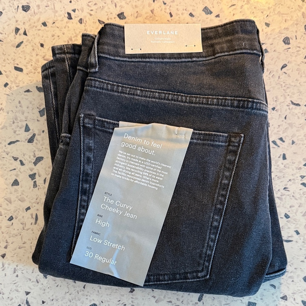 Everlane Curvy Cheeky Jeans in Charcoal